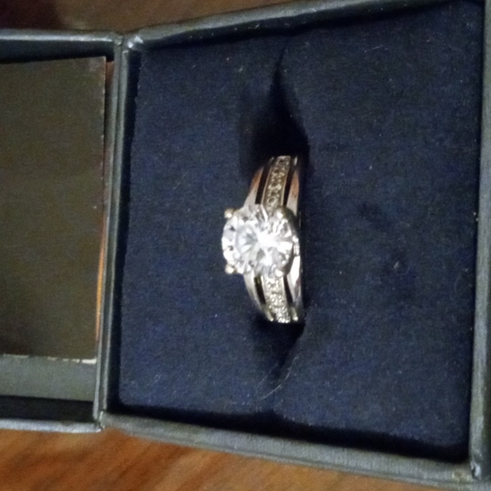 Gorgeous Diamond ring. - Picture 6 of 9